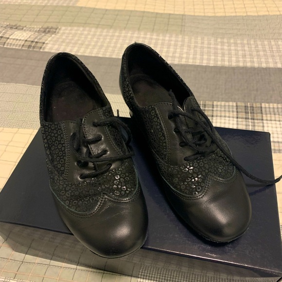 Dance Shoes - Picture 2 of 6